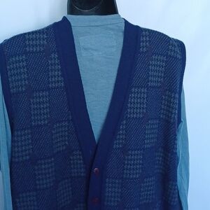 Chapel Hill Wool Blend Winter Vest Sz M Blue & Gray Plaid, 26" PTP, 26" L